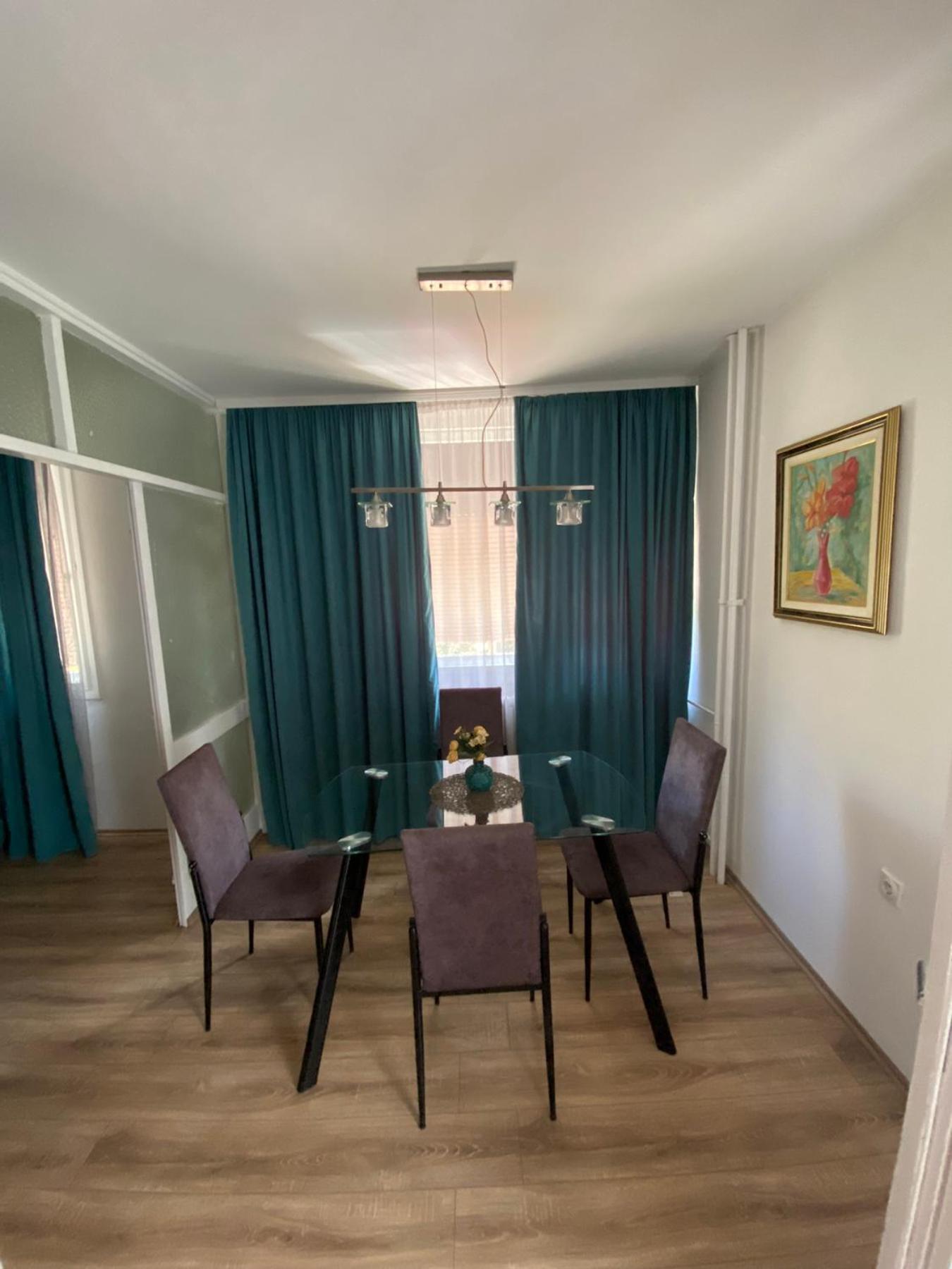 Delta 10 Apartment Ni Екстериор снимка
