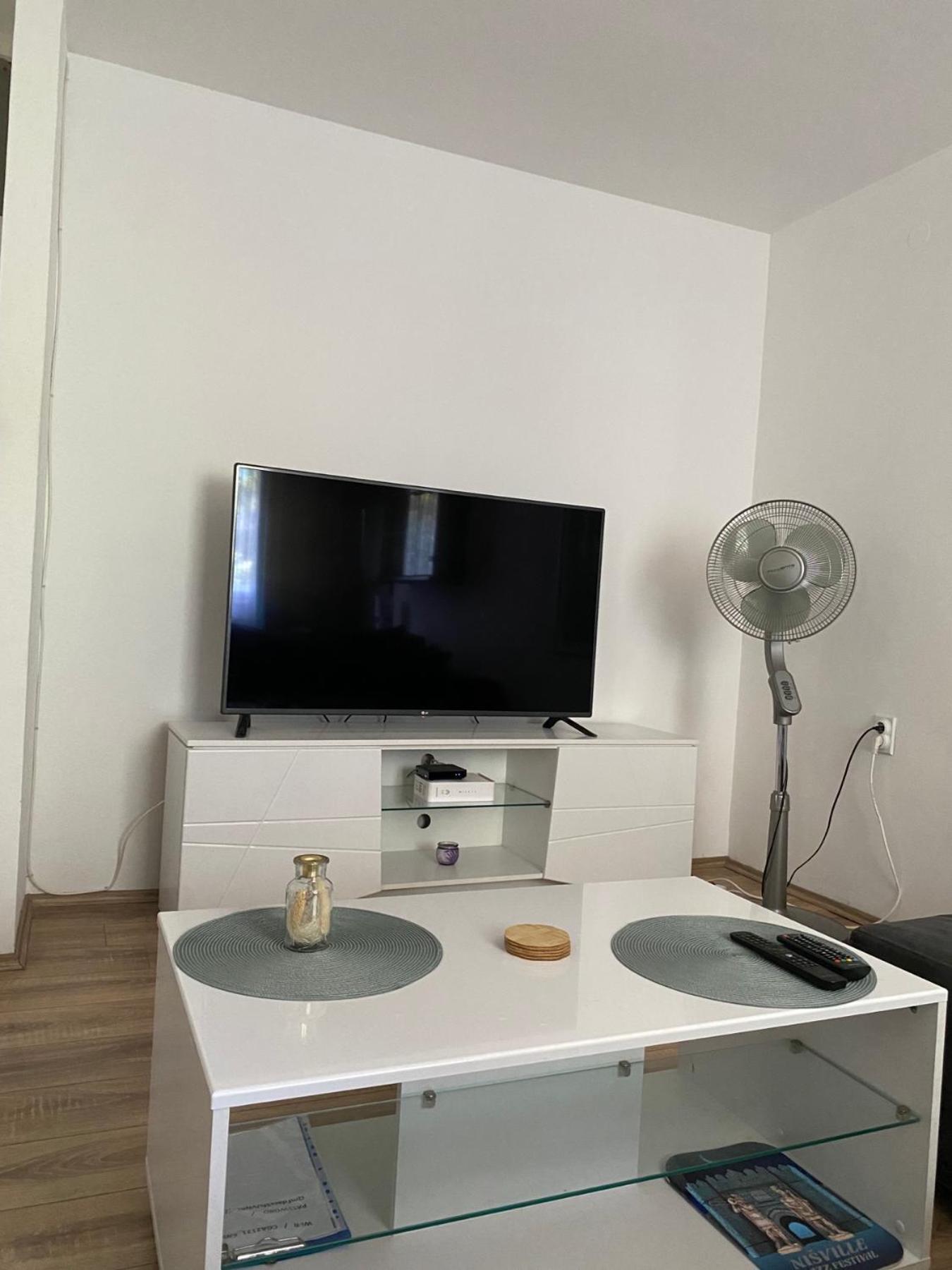 Delta 10 Apartment Ni Екстериор снимка